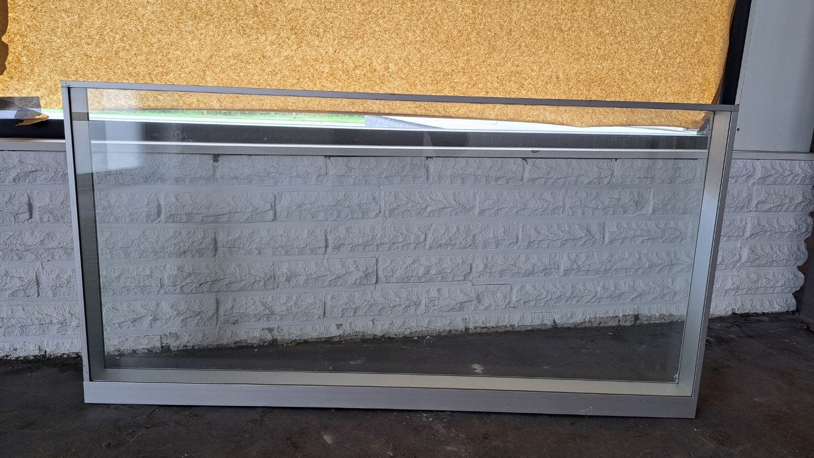 Gratis af te halen: Kunststof kozijn met raam (62x120 cm), Ophalen, Gevelraam of Ruit, Gebruikt, Minder dan 80 cm