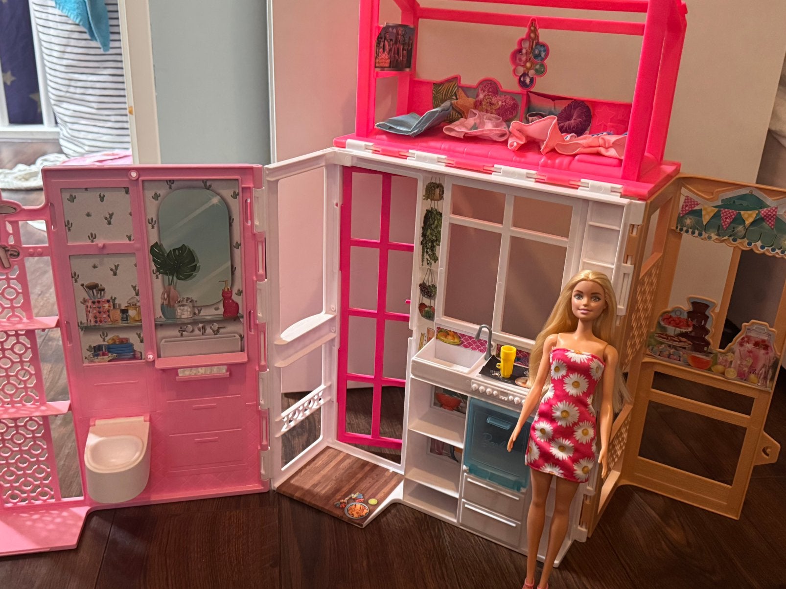 Barbie speelhuis, Ophalen of Verzenden, Zo goed als nieuw, Toebehoren