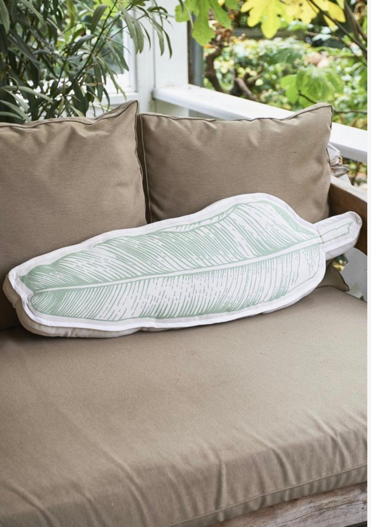 Riviera Maison Sierkussen Bladprint Banana Leaf Pilow 95x30, Meerkleurig, Inclusief binnenkussen, Riviera Maison, Ophalen of Verzenden