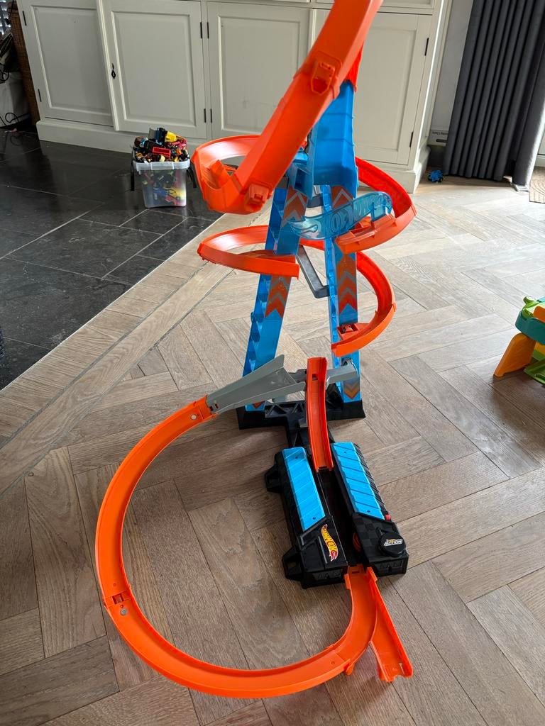 Hot Wheels Racebaan met Looping en Toren, Kinderen en Baby's, Speelgoed | Racebanen, Ophalen, Racebaan, Zo goed als nieuw, Hot Wheels