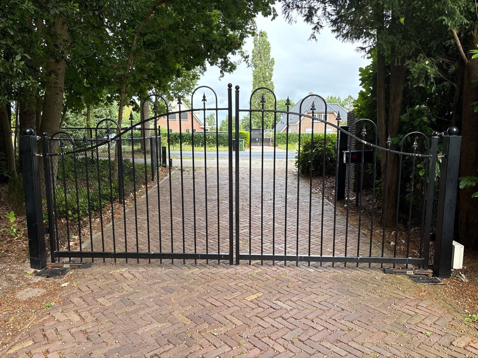 Sierpoort staal elektrische-4 meter breed, Tuin en Terras, Tuinhekken en Hekwerk, Ophalen, Met poort, Gebruikt, Sierhekwerk