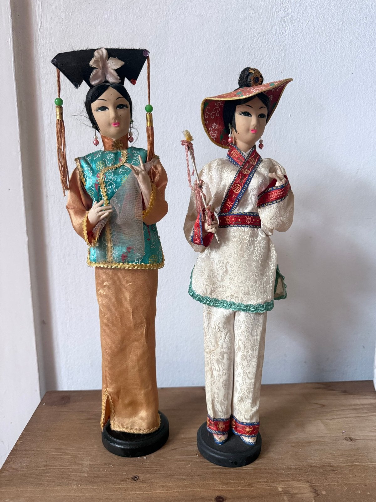Set van 2 Vintage Chinese Poppen in Traditionele Kleding, Verzamelen, Ophalen of Verzenden, Gebruikt, Pop