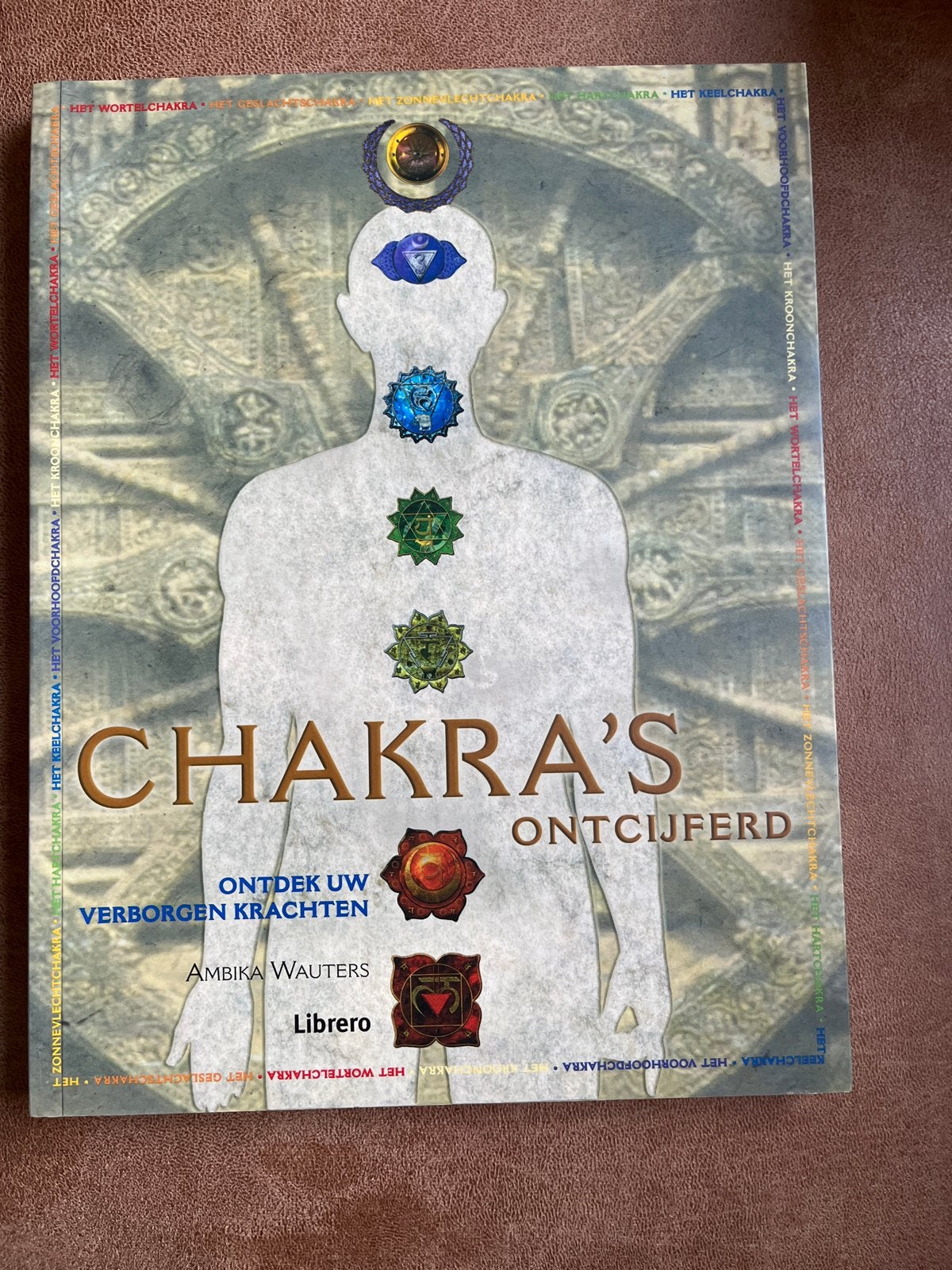 Chakra's Ontcijferd: Ontdek Uw Verborgen Krachten, Ophalen of Verzenden, Zo goed als nieuw, Spiritualiteit algemeen, Instructieboek