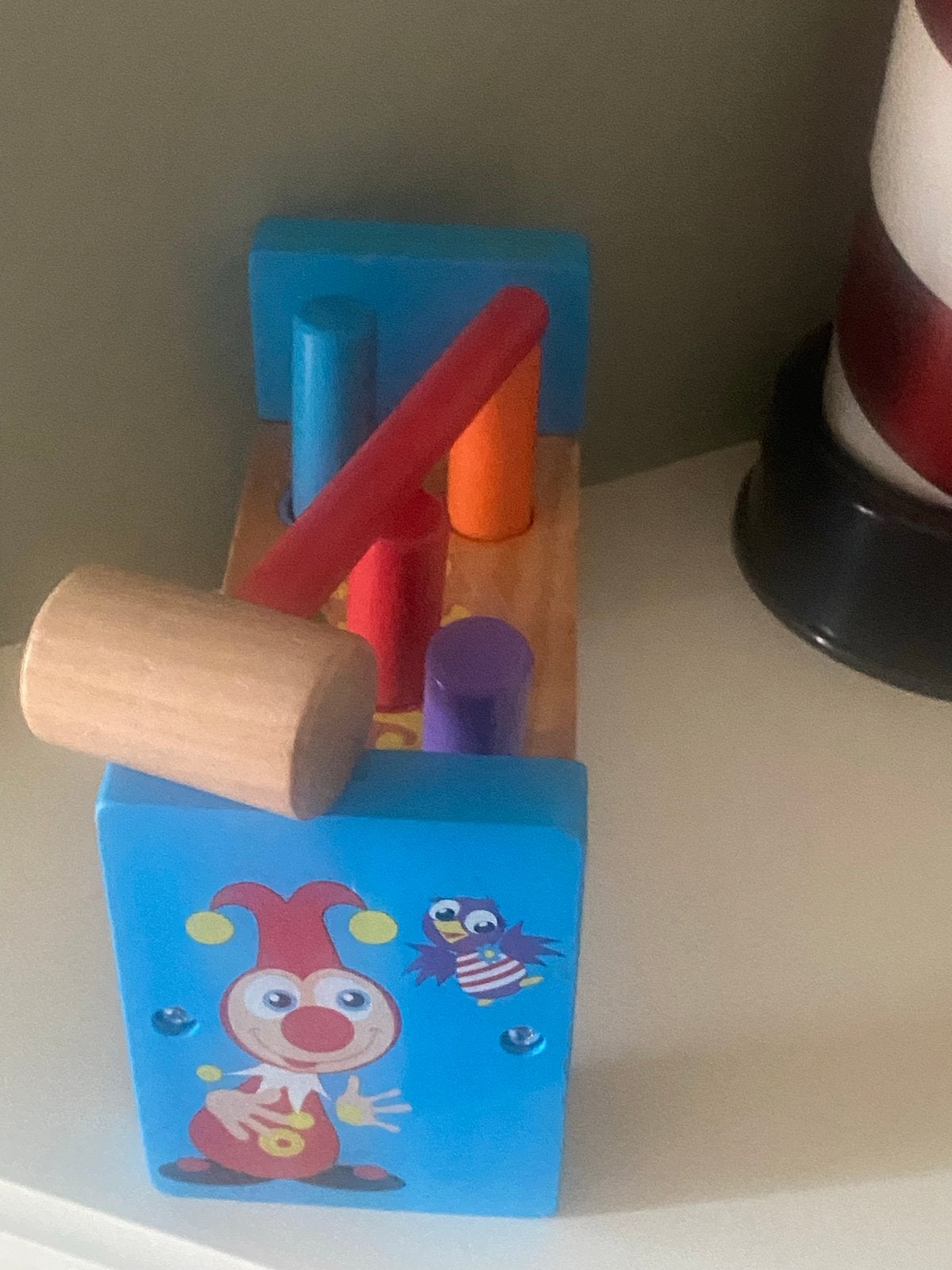 Houten klopbankje met hamer en gekleurde pinnen, Ophalen of Verzenden, Gebruikt, Overige typen