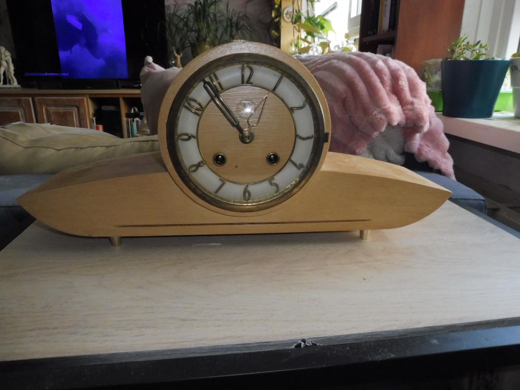 leuke pendule nostalgie met sleutel., Ophalen of Verzenden