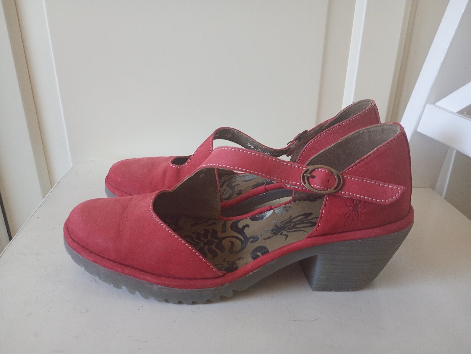 Fly London schoenen in prachtig rood, maat 38, Schoenen met lage hakken, Ophalen of Verzenden, Zo goed als nieuw, Fly London