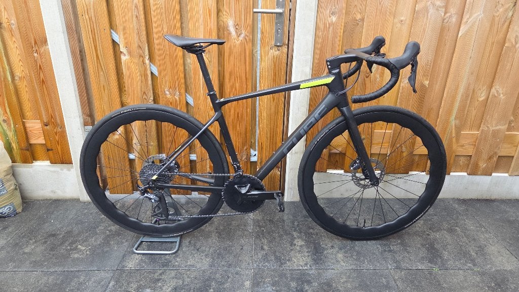 Cube Attain GTC SLT (Maat 53/M), 28 inch, Gebruikt, Carbon, 10 tot 15 versnellingen