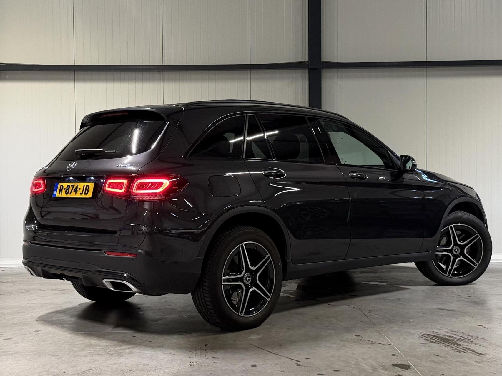 Mercedes GLC-klasse 300e 4MATIC AMG Pano Virtual Trekhaak, Auto's, Automaat, Gebruikt, Euro 6, 4 cilinders