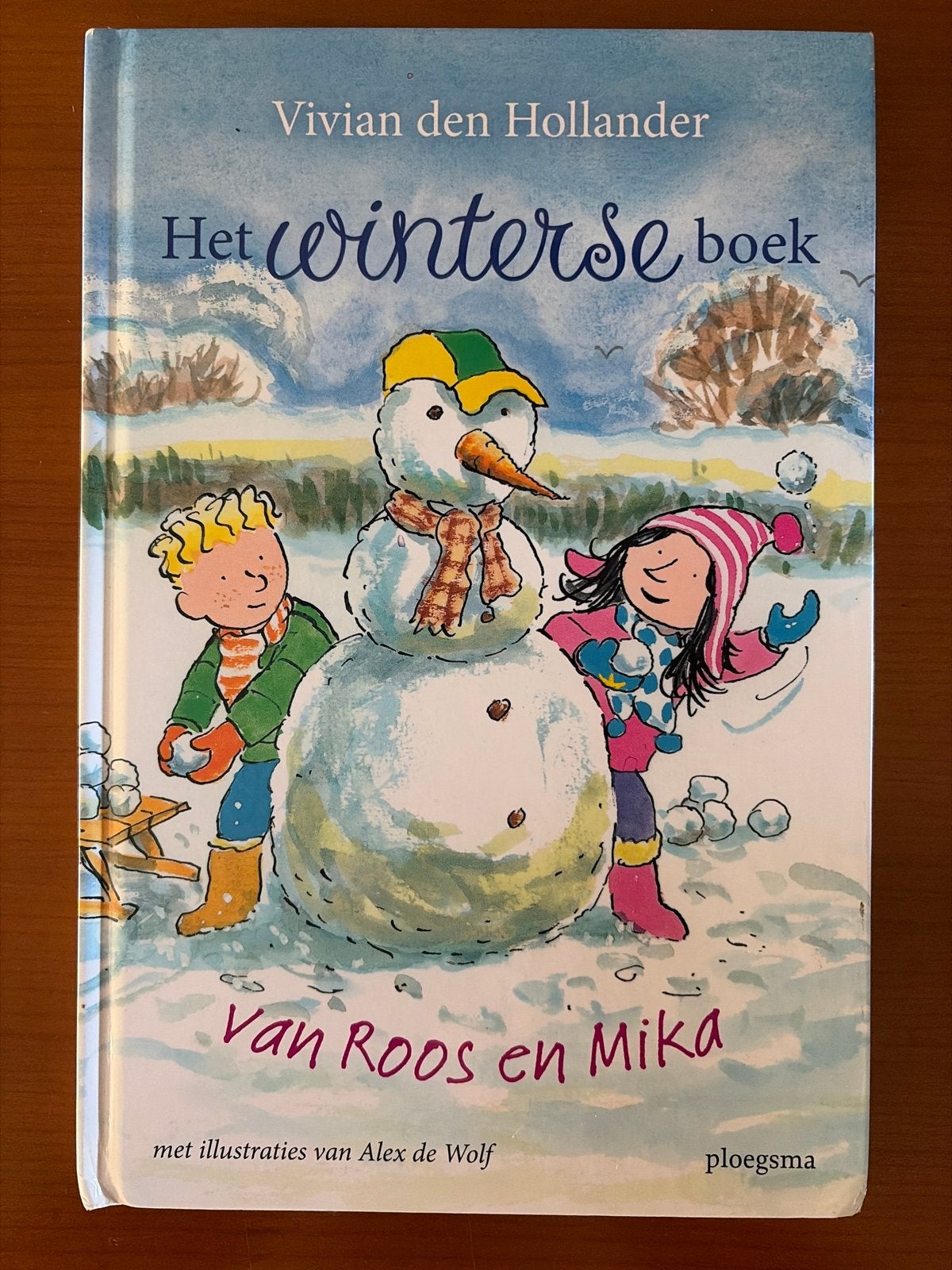Het winterse boek van Roos en Mika - Vivian den Hollander, Verzenden, Zo goed als nieuw, Fictie