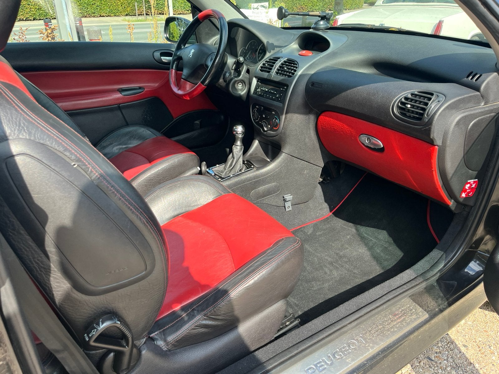 Peugeot 206 cc CABRIO, 2004 ; incl. ONDERHOUDSBOEKJE, Auto's, Voorwielaandrijving, Zwart, 4 cilinders, Cabriolet