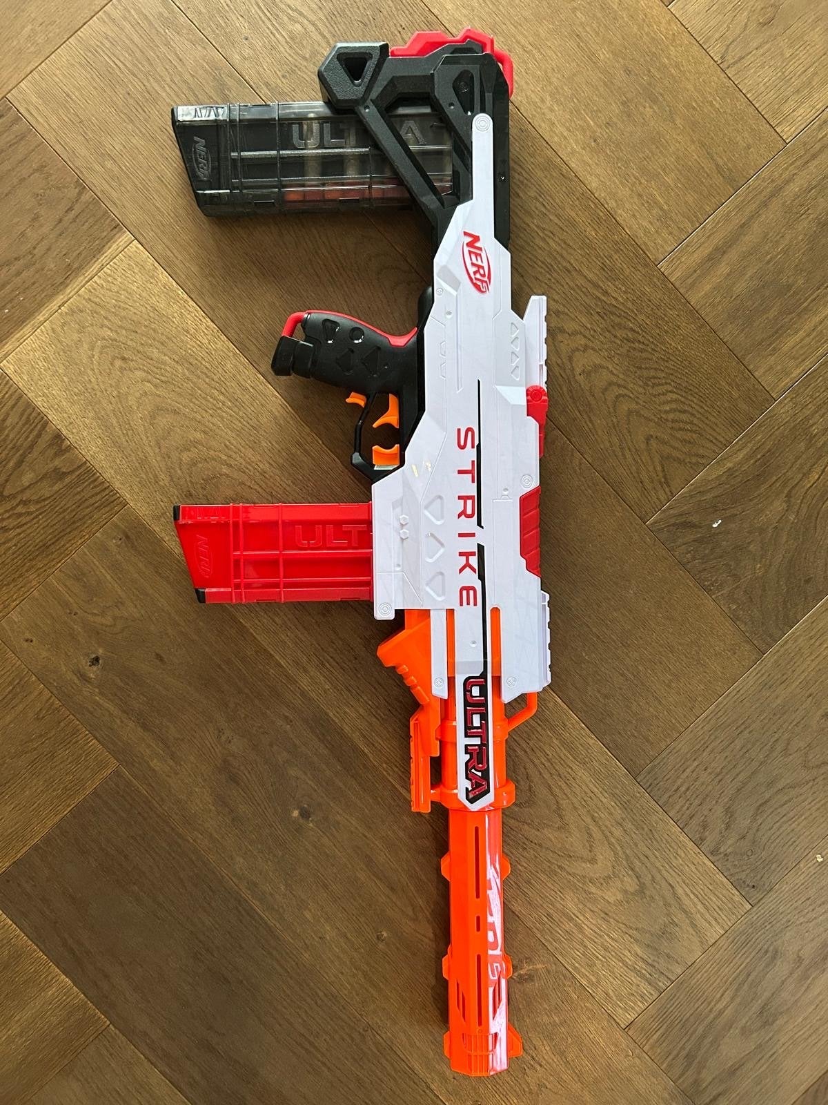 Nerf Ultra Strike Blaster met 2 magazijnen, Ophalen, Zo goed als nieuw