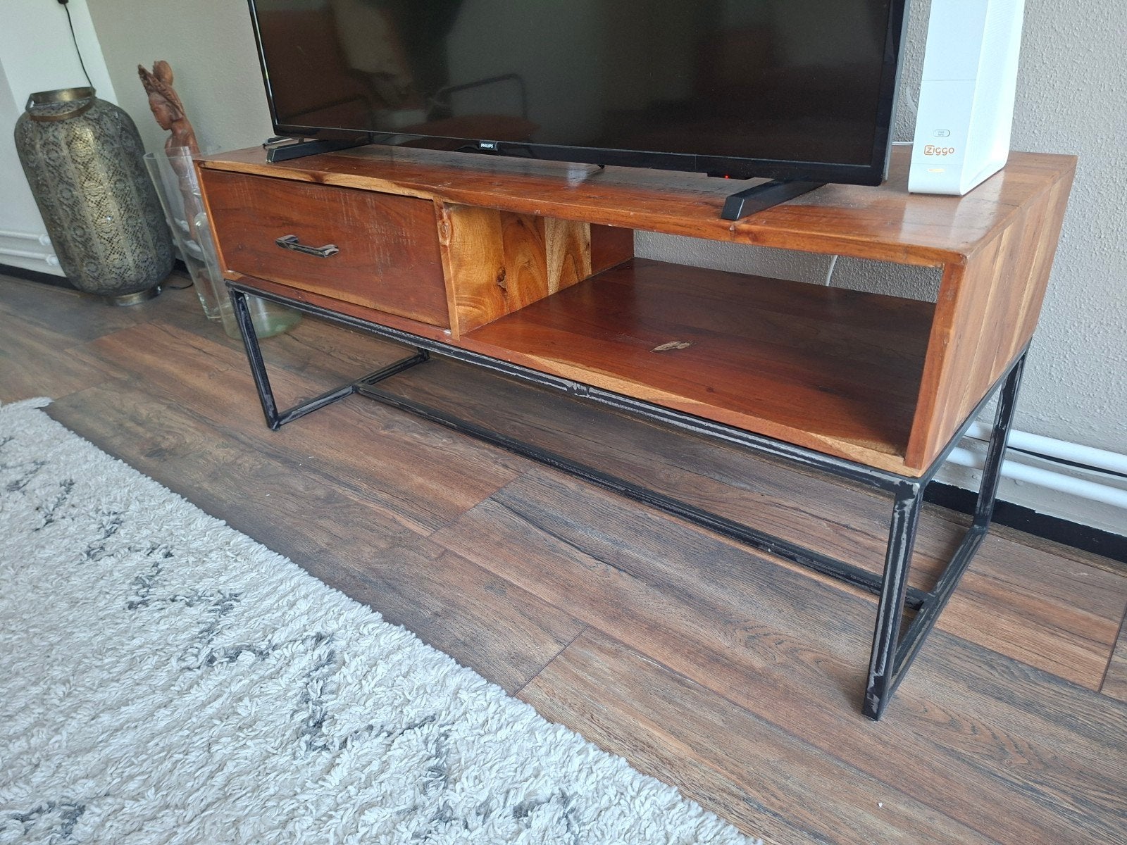 TV-meubel mangohout, Van der Vliet wonen Arkel, Overige houtsoorten, 100 tot 150 cm, Ophalen of Verzenden, Zo goed als nieuw