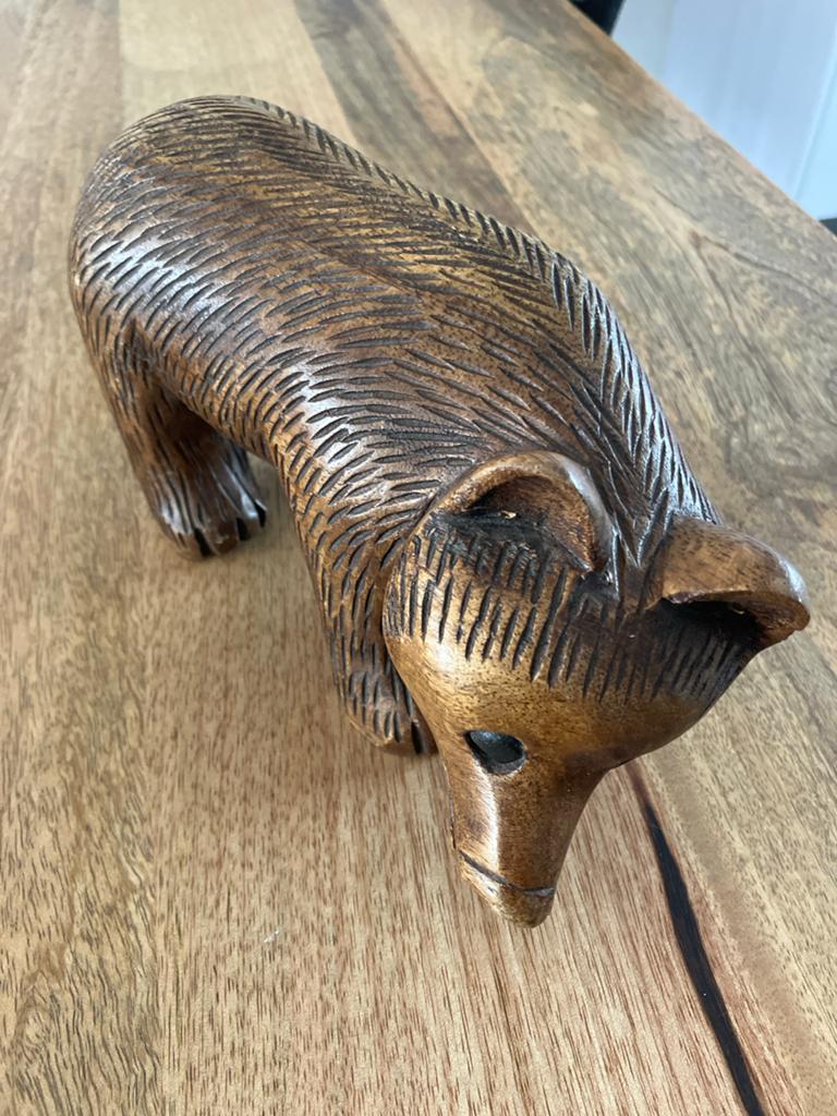 Handgesneden houten beer sculptuur, Ophalen of Verzenden, 20 - 50 cm, Beeld, Hout
