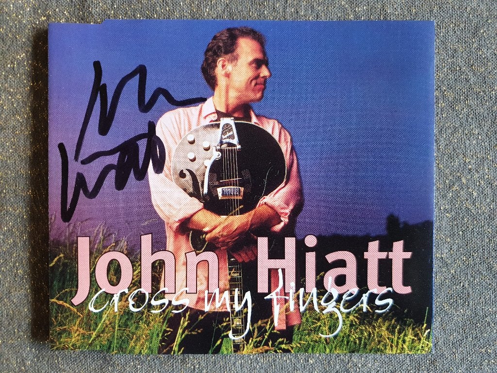 Handtekening John Hiatt op CD'm 'Cross my fingers', Verzamelen, Ophalen of Verzenden, Zo goed als nieuw, Cd of Plaat, Gesigneerd