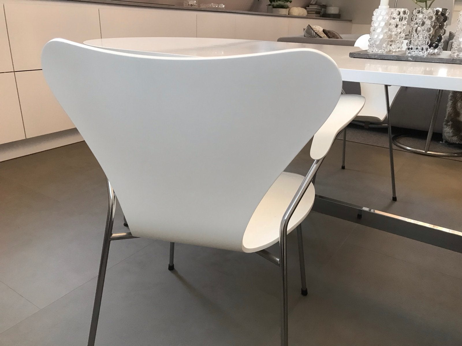 4 Vlinderstoelen met armleuning - Arne Jacobsen/Fritz Hansen, Huis en Inrichting, Ophalen, Gebruikt, Wit, Vier
