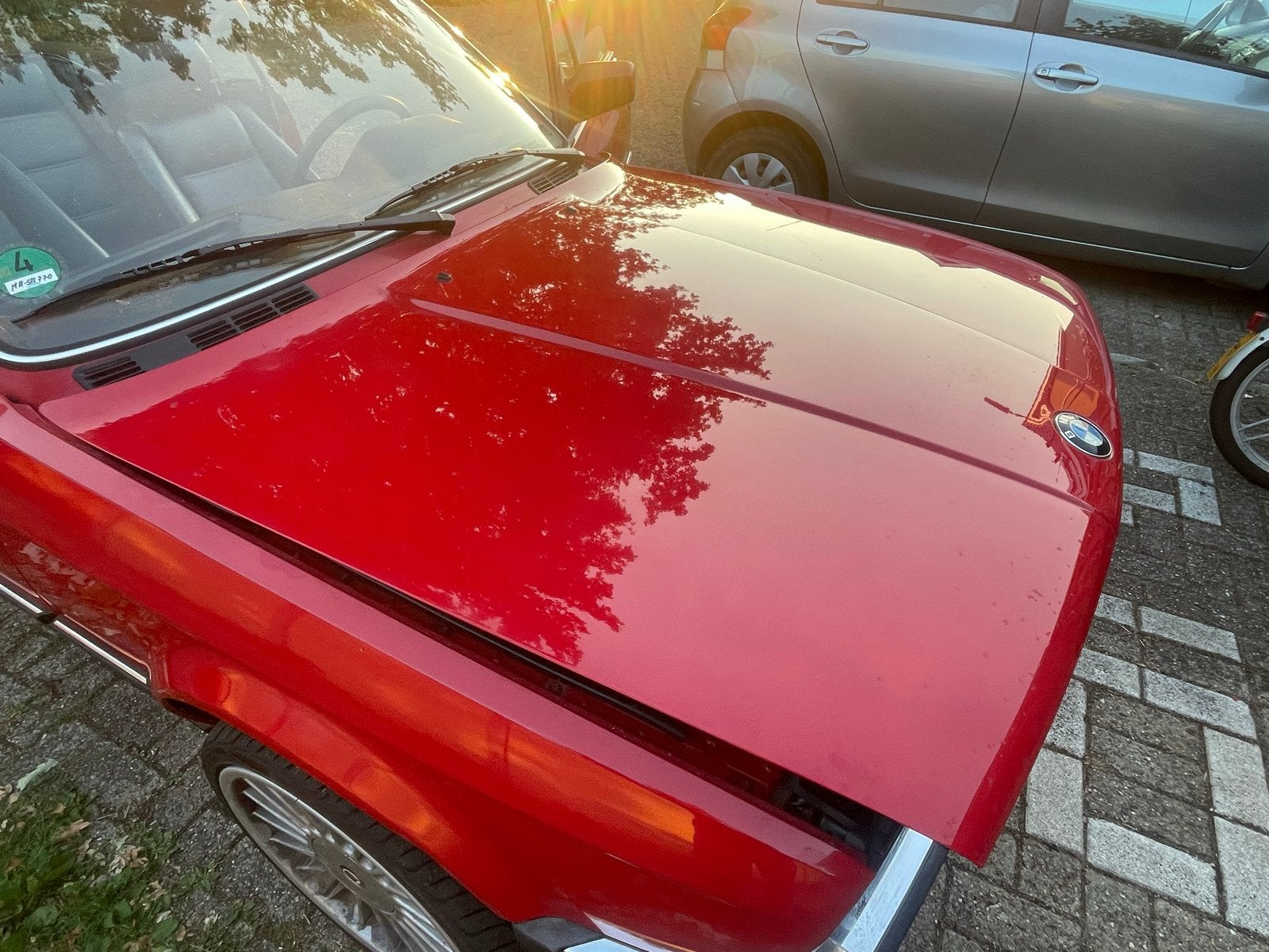 Motorkap BMW E30 rood - Gebruikte staat., Ophalen, Gebruikt, Voor, BMW