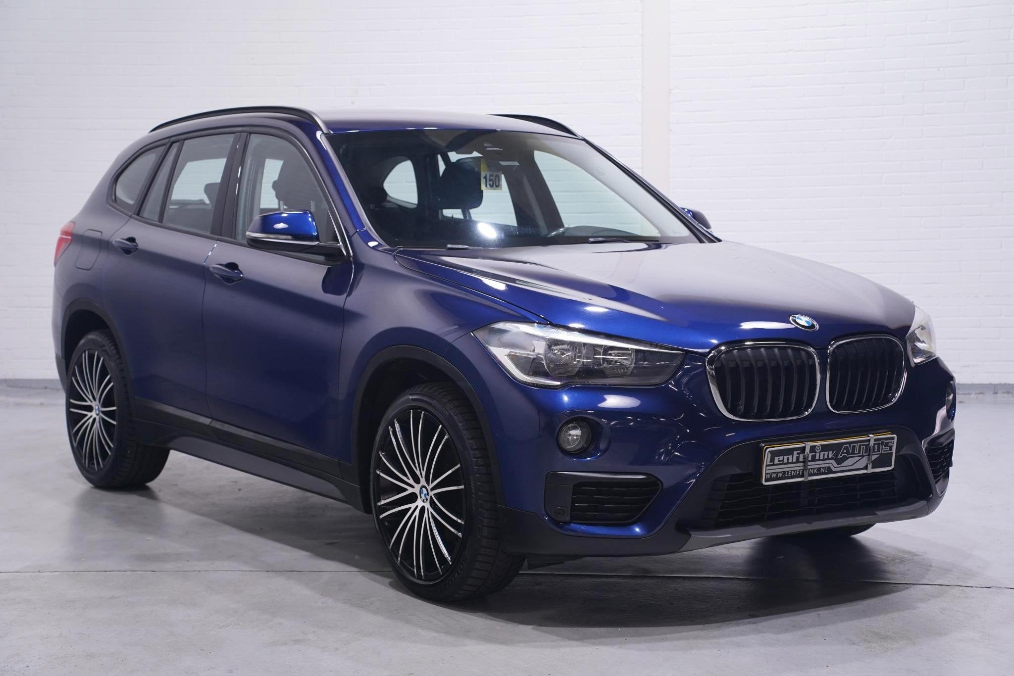 BMW X1 sDrive18i Advantage Navi Sportstoelen Clima Stoelverw, Auto's, Stof, Gebruikt, Euro 6, Blauw