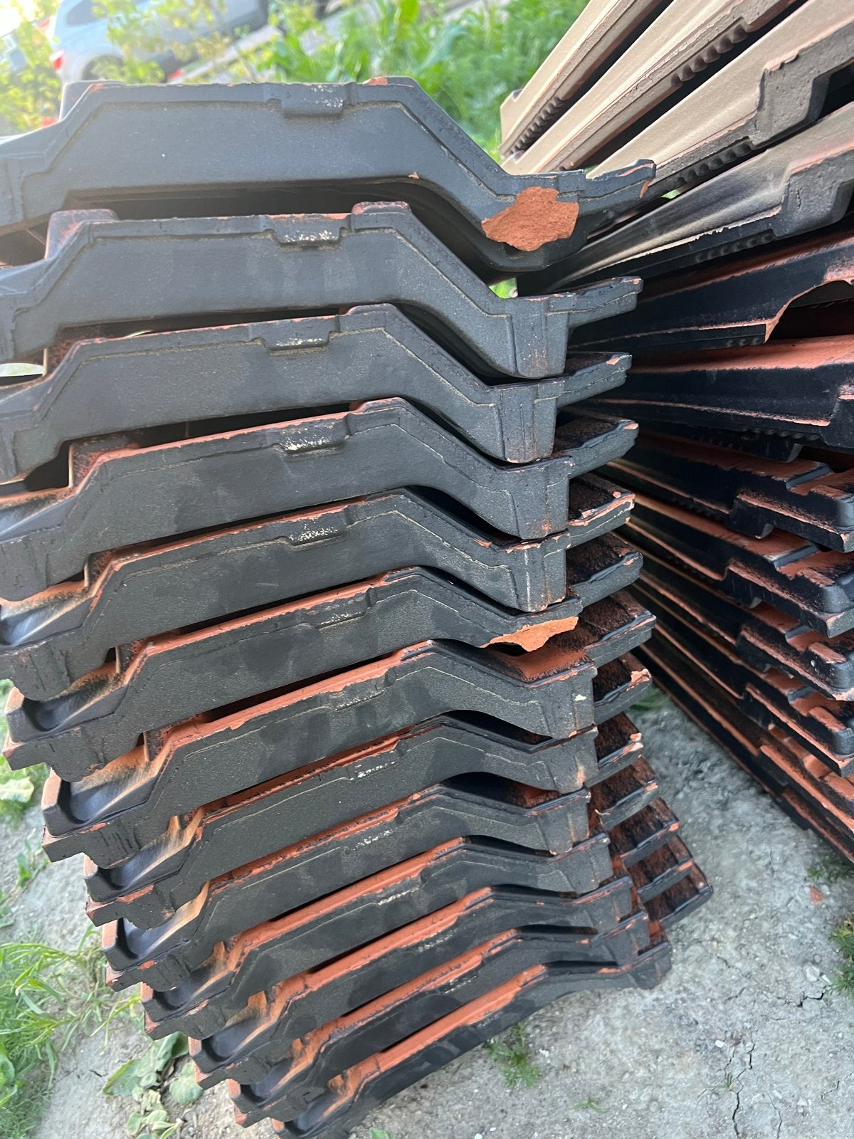 40 stuks zwarte Gebruikte Röben D-Brüggen dakpannen, Ophalen, Gebruikt, Steen of Klei, 15 m² of meer