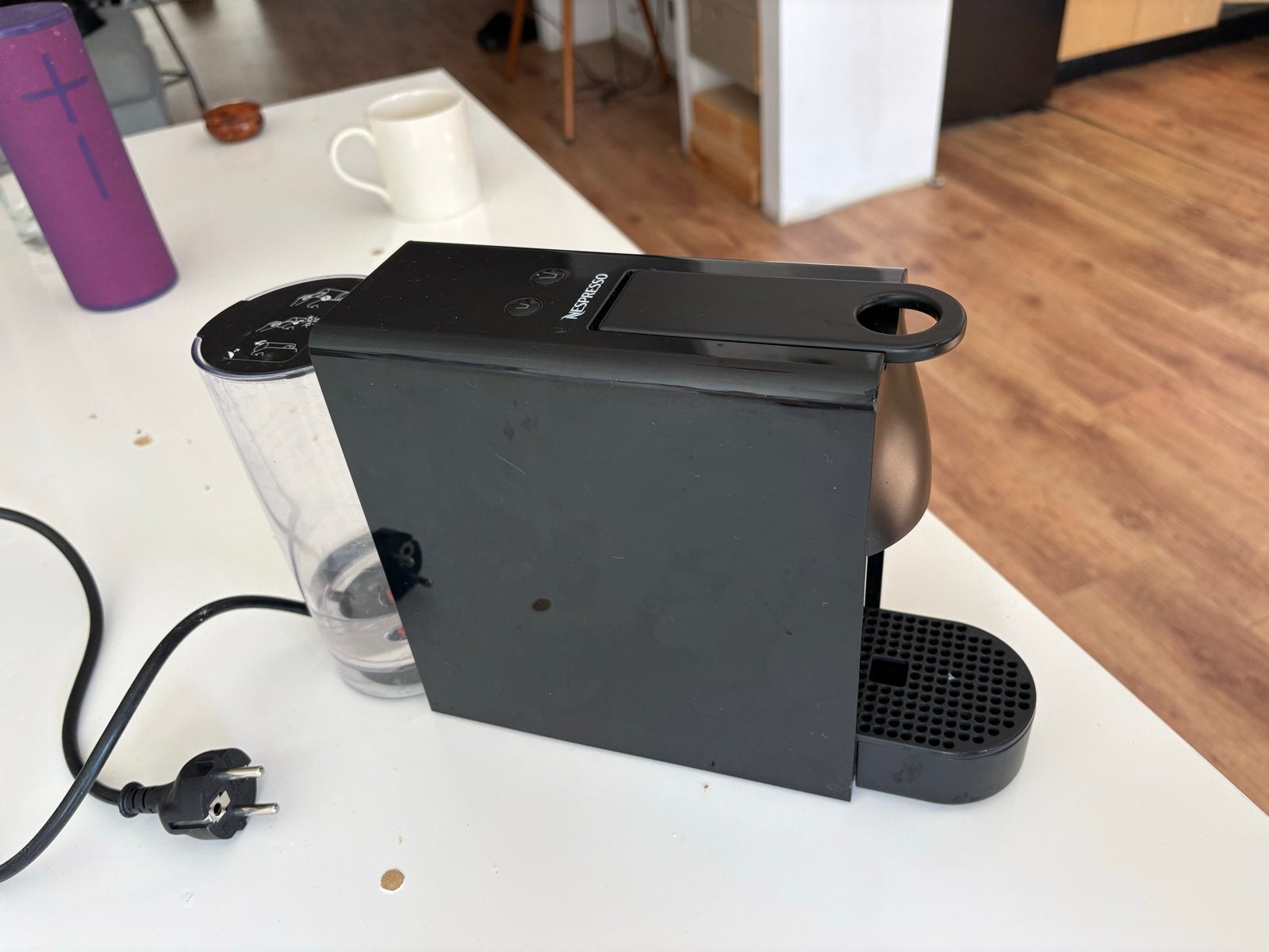 Nespresso Essenza Mini - Compacte en stijlvolle koffiemachin, Ophalen, Gebruikt, Espresso apparaat, 1 kopje
