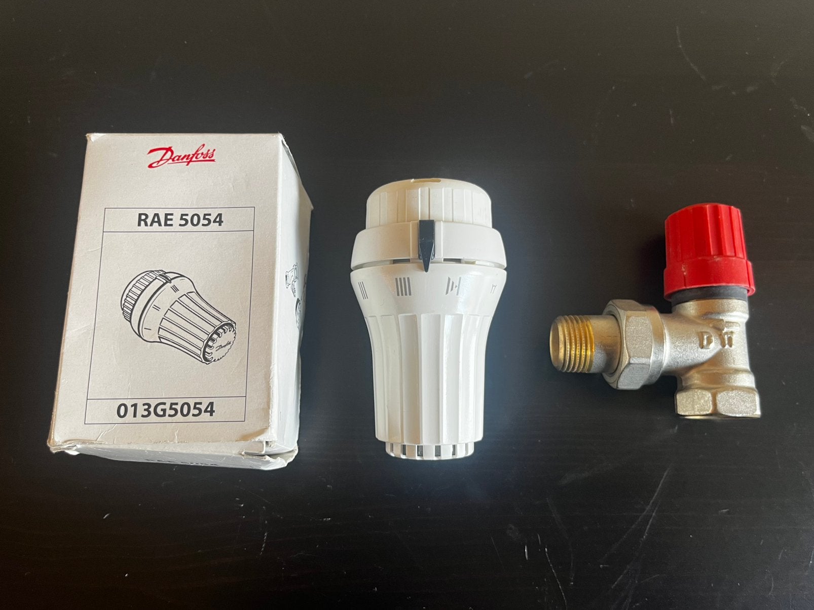Nieuw Danfos thermostaatkraan en thermostaat knop RAE5054, Thermostaat, Minder dan 30 cm, Nieuw, Minder dan 60 cm