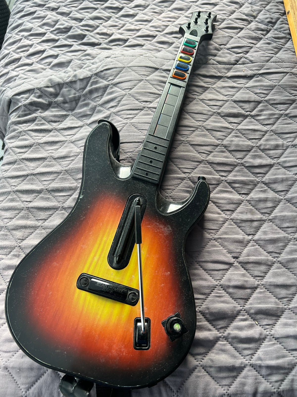 Guitar Hero World Tour met draadloze gitaar voor Xbox 360, Spelcomputers en Games, Muziek, Gebruikt, Eén computer, Ophalen of Verzenden
