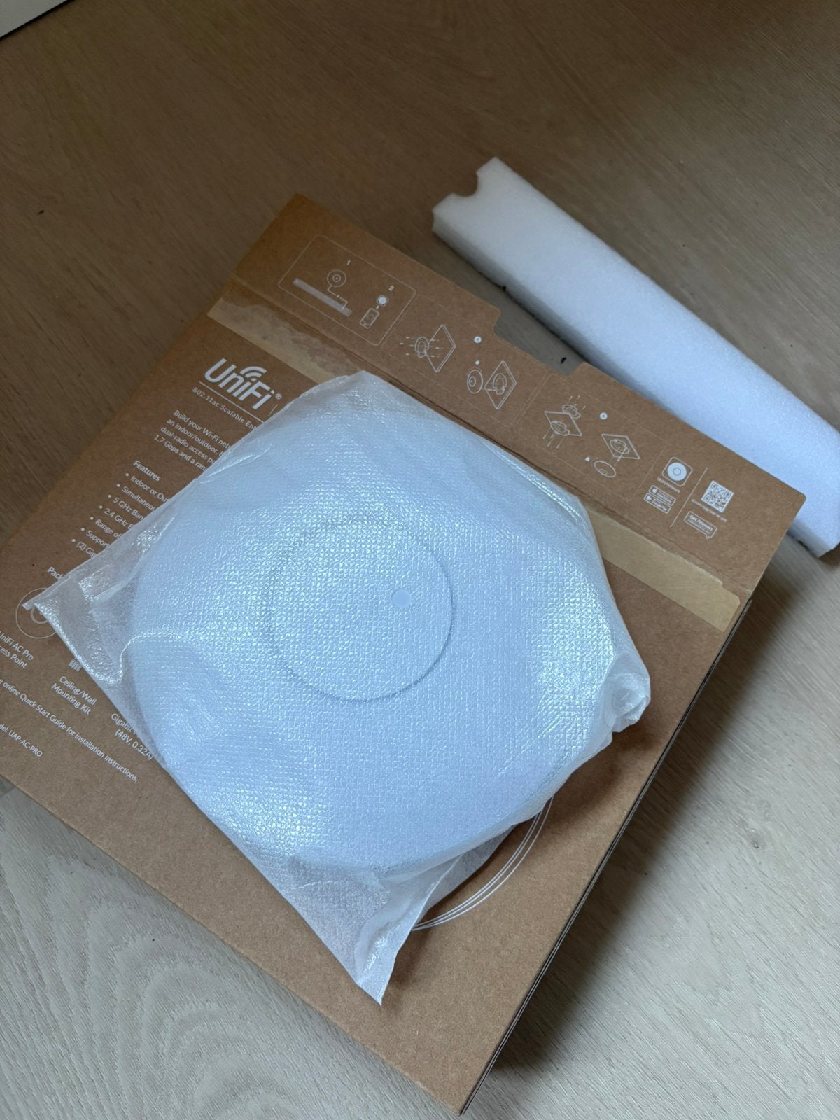 UBIQUITI UAP-AC-PRO Access point, Computers en Software, Ophalen of Verzenden, Zo goed als nieuw