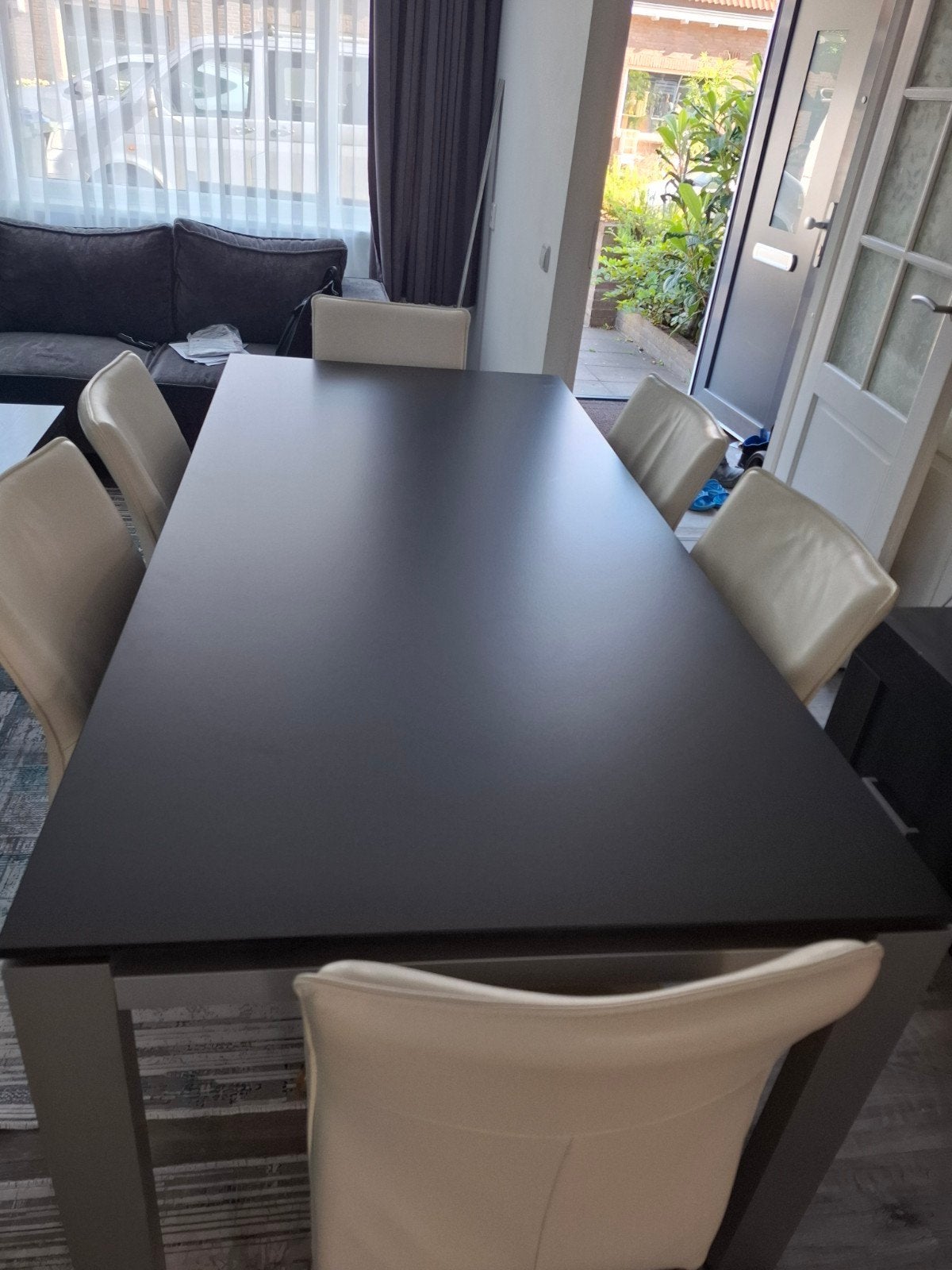 Complete moderne 6 persoons eettafel, Ophalen, Zo goed als nieuw, Modern,leren stoelen en verrijdbaar, 4 tot 6 stoelen
