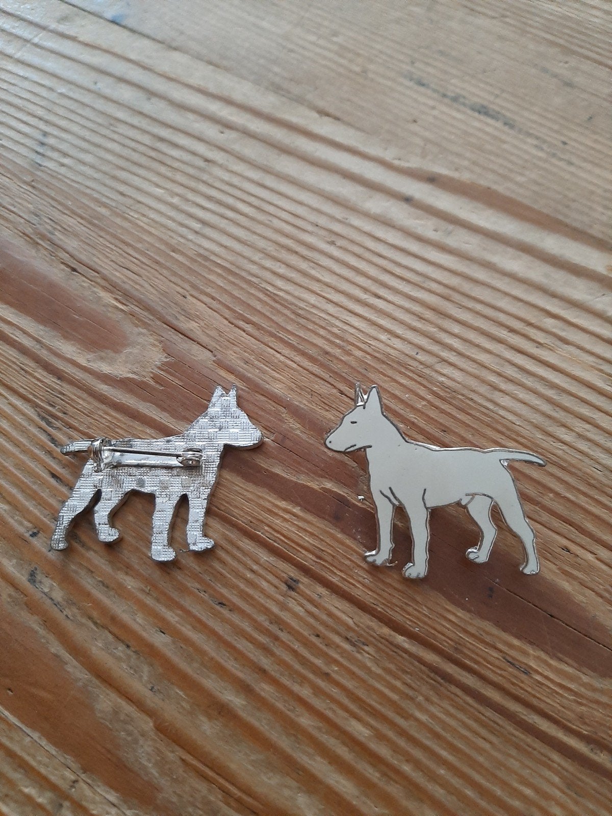Set van 2 Bull Terrier Broches - Hondenliefhebber Cadeau, Sieraden, Tassen en Uiterlijk, Overige materialen, 4 tot 7 cm, Ophalen of Verzenden