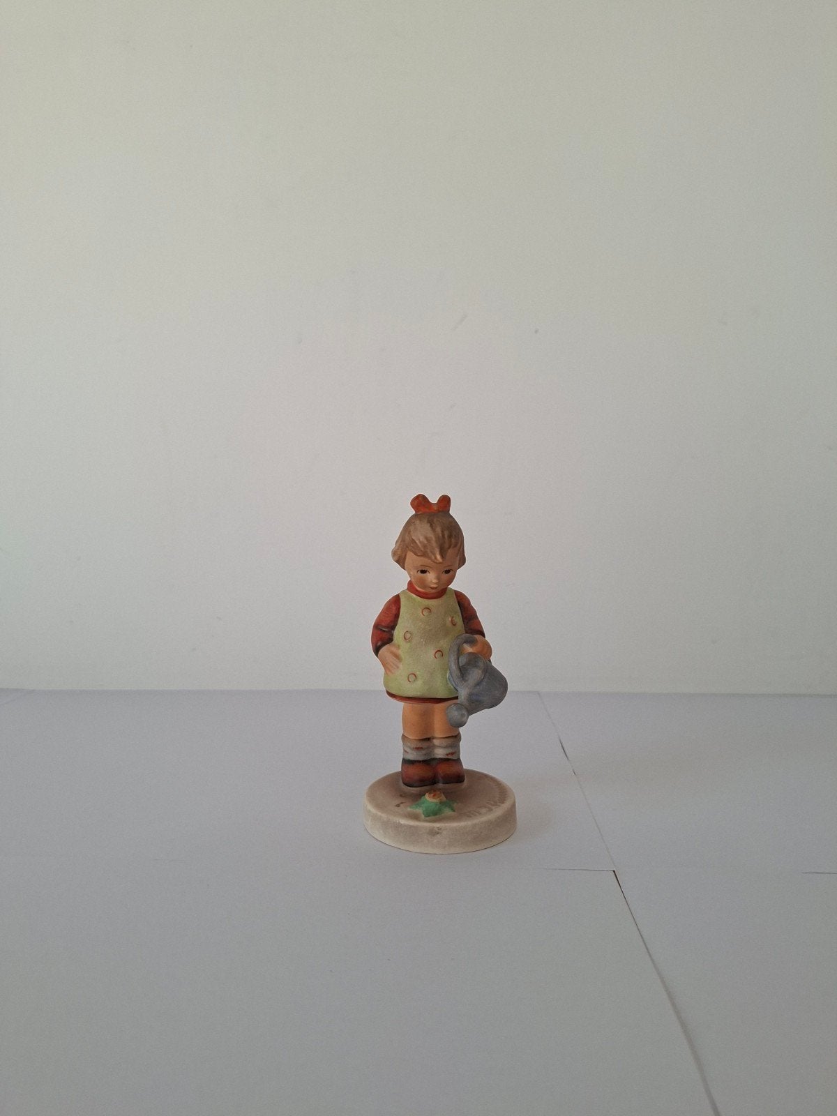 Hummel beeldje meisje met gieter - Goebel W. Germany, Ophalen of Verzenden