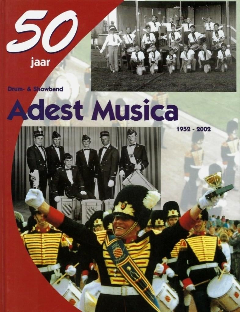BOEK SASSENHEIM ADEST MUSICA DRUM EN SHOWBAND, Ophalen of Verzenden, Nieuw, Herman van Amsterdam en Peter van der Voort.