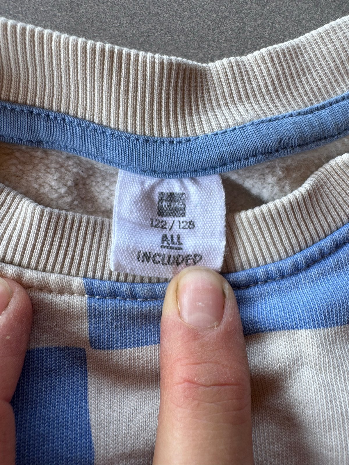 HEMA Sweater 122/128 - Blauw/Wit Geblokt, Kinderen en Baby's, Kinderkleding | Maat 122, Ophalen of Verzenden, Gebruikt, Jongen of Meisje