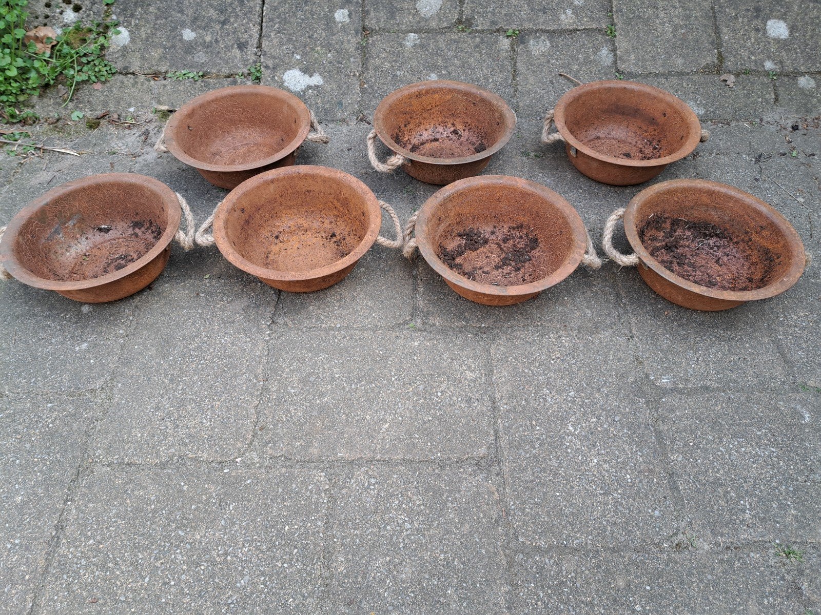 7 metalen plantenbakjes,  roestbruin met touw, Gebruikt, Rond, Ophalen of Verzenden, Metaal