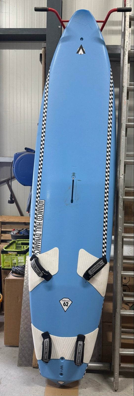 Windsurfplank - Advanced Hull Dynamics 62, Met voetbanden, Gebruikt, Minder dan 250 cm, Plank