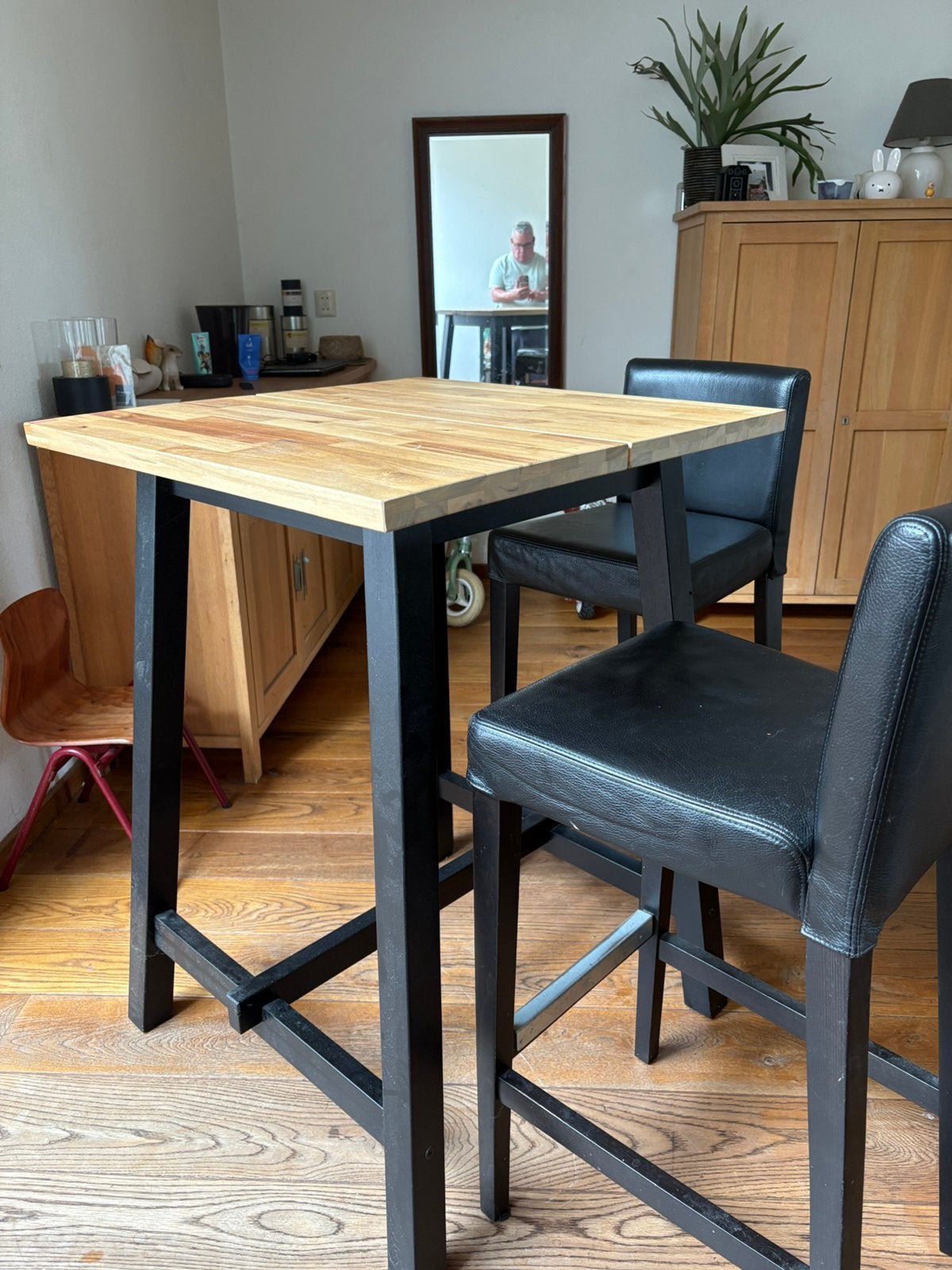 bartafel met twee krukken, Ophalen, Gebruikt