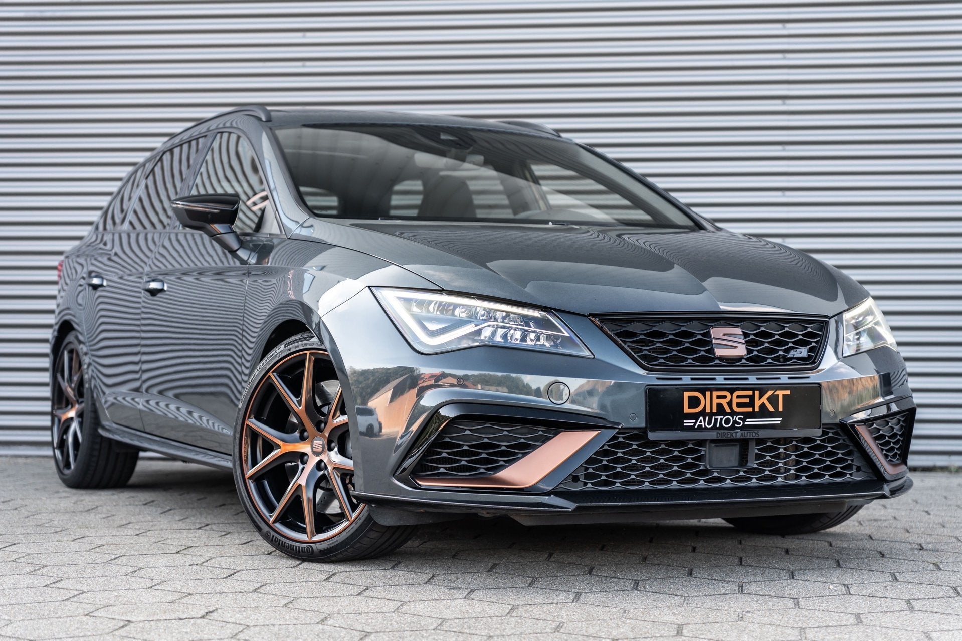 SEAT Leon ST 2.0 TSI 4DRIVE CUPRA R CARBON PANO BREMBO BEATS, Auto's, Seat, Automaat, Gebruikt, Zwart, 4 cilinders