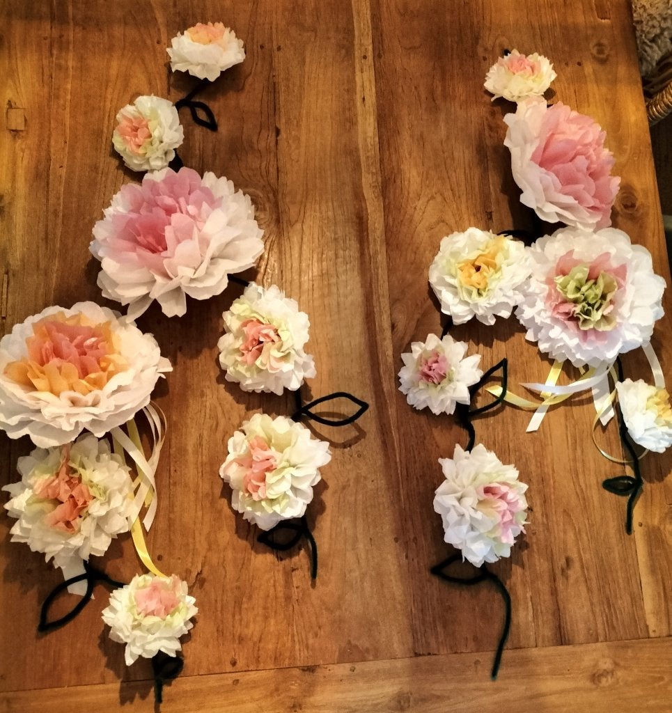 Crêpe papieren pompoms bloemen voor bruiloft, communie, Ophalen, Zo goed als nieuw, Versiering, Geboorte of Huwelijk