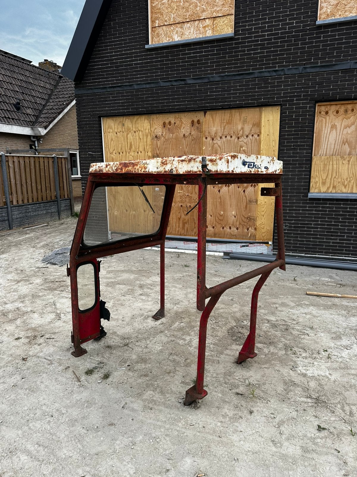 Sekura cabine voor international, Ophalen