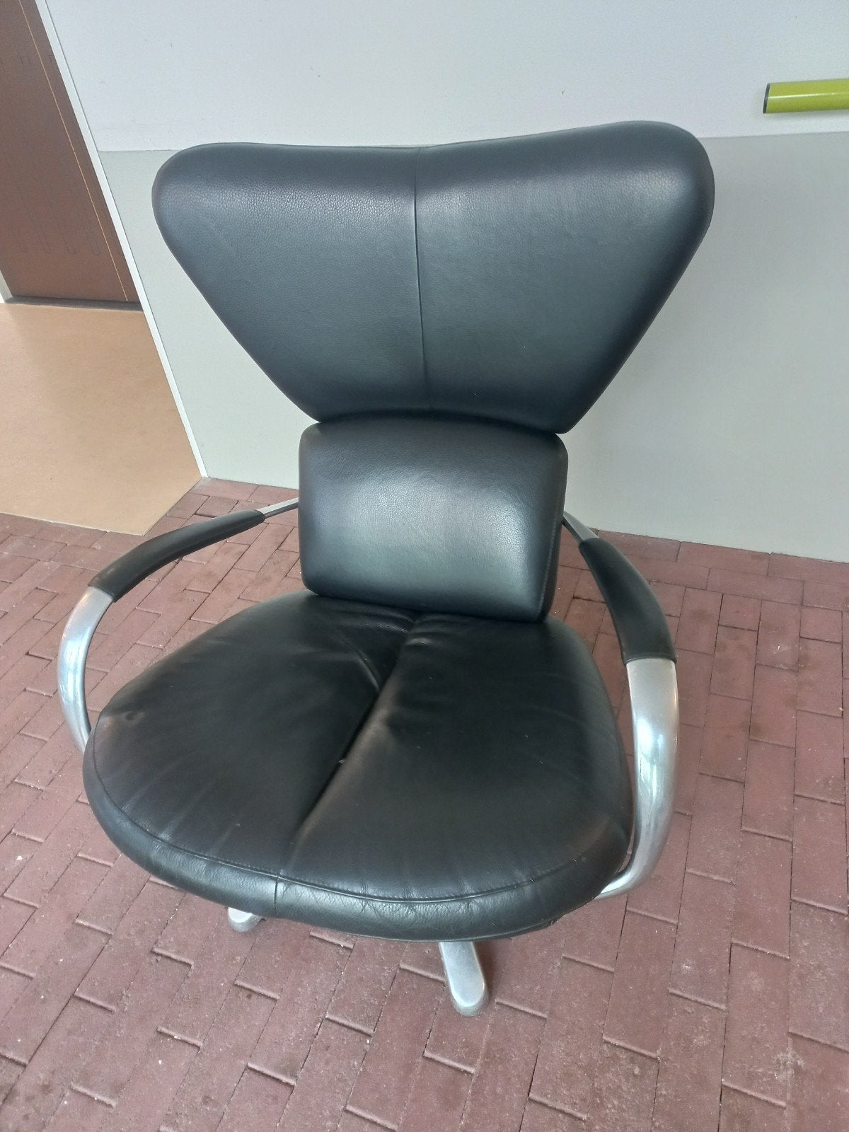 Leolux formi draaifauteul, Huis en Inrichting, Bijzonderevondsten, Gebruikt, Zwart, Info@bijzonderevondsten.nl