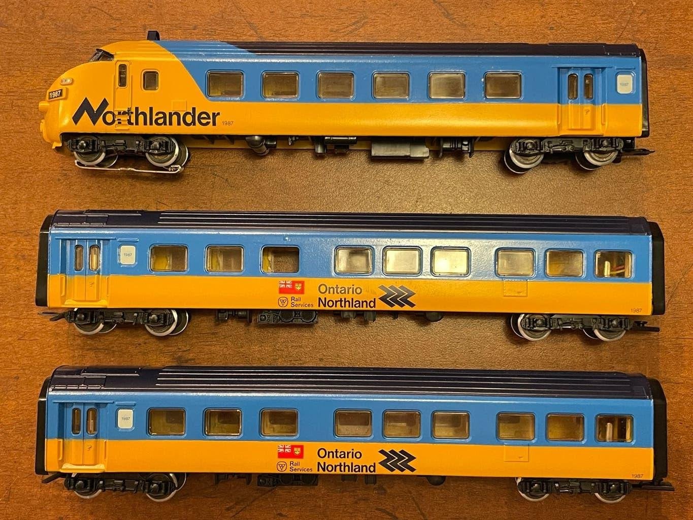 ** NIEUW ** NORTHLANDER ** 3 RIJTUIGEN met VERL. VOORBER. **, Wisselstroom, Ophalen of Verzenden, Märklin, Nieuw