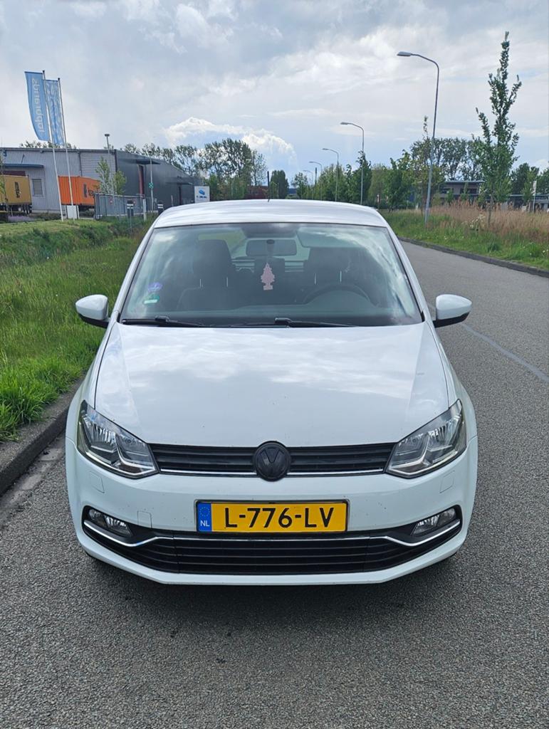 Volkswagen Polo 1.0 TSI 55KW 2015 Wit, Auto's, Voorwielaandrijving, Stof, Wit, Stoelverwarming