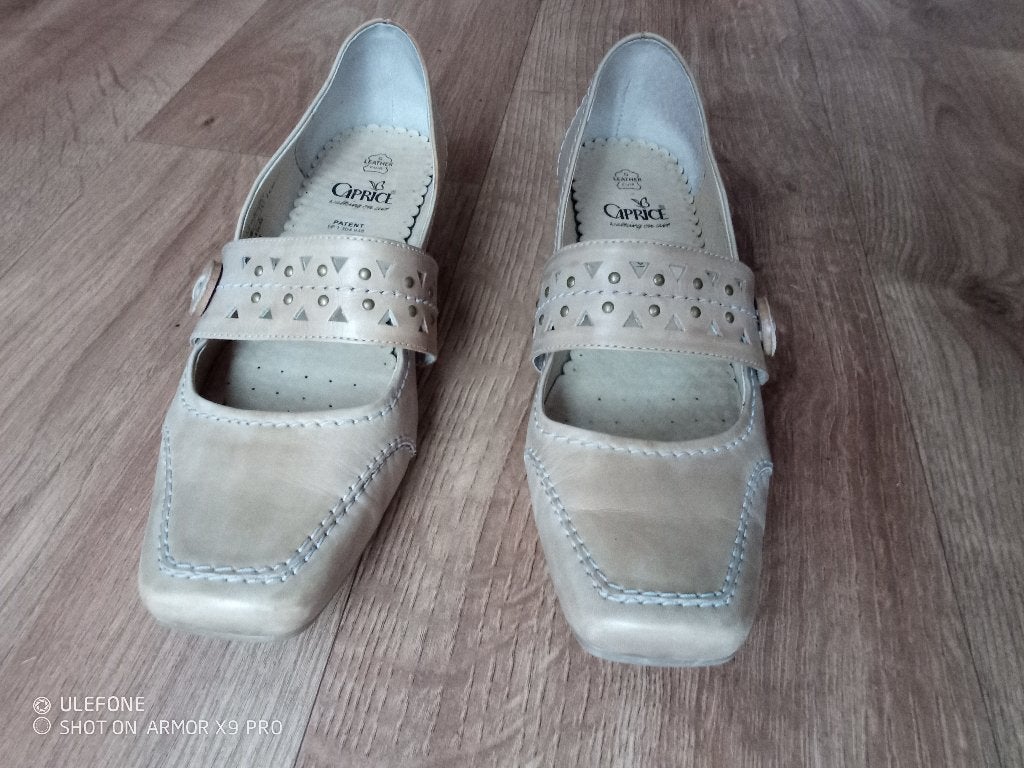 ZGAN CAPRICE dames pumps 39,5 laag hakje, Pumps, Overige kleuren, Ophalen of Verzenden, Zo goed als nieuw
