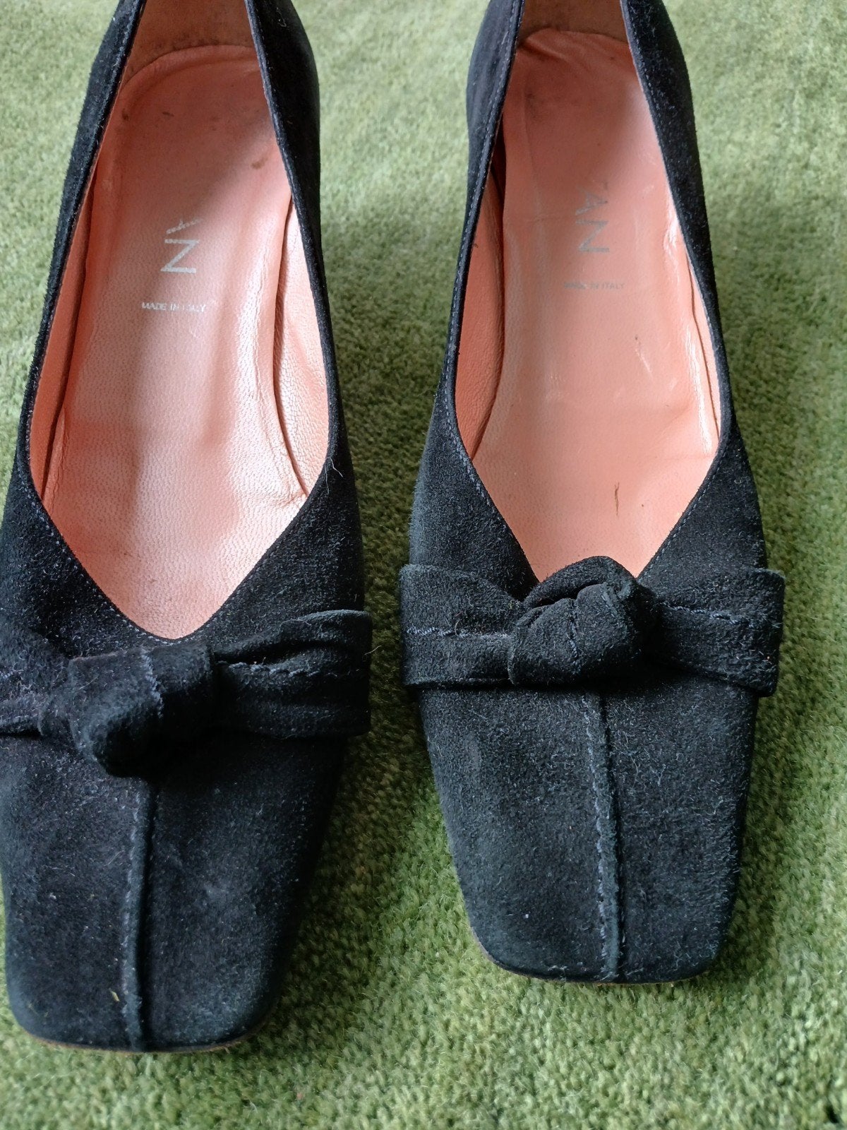 Voltan zwarte suede pumps maat 42 oftewel maat 8, Ophalen of Verzenden, Zo goed als nieuw, Zwart