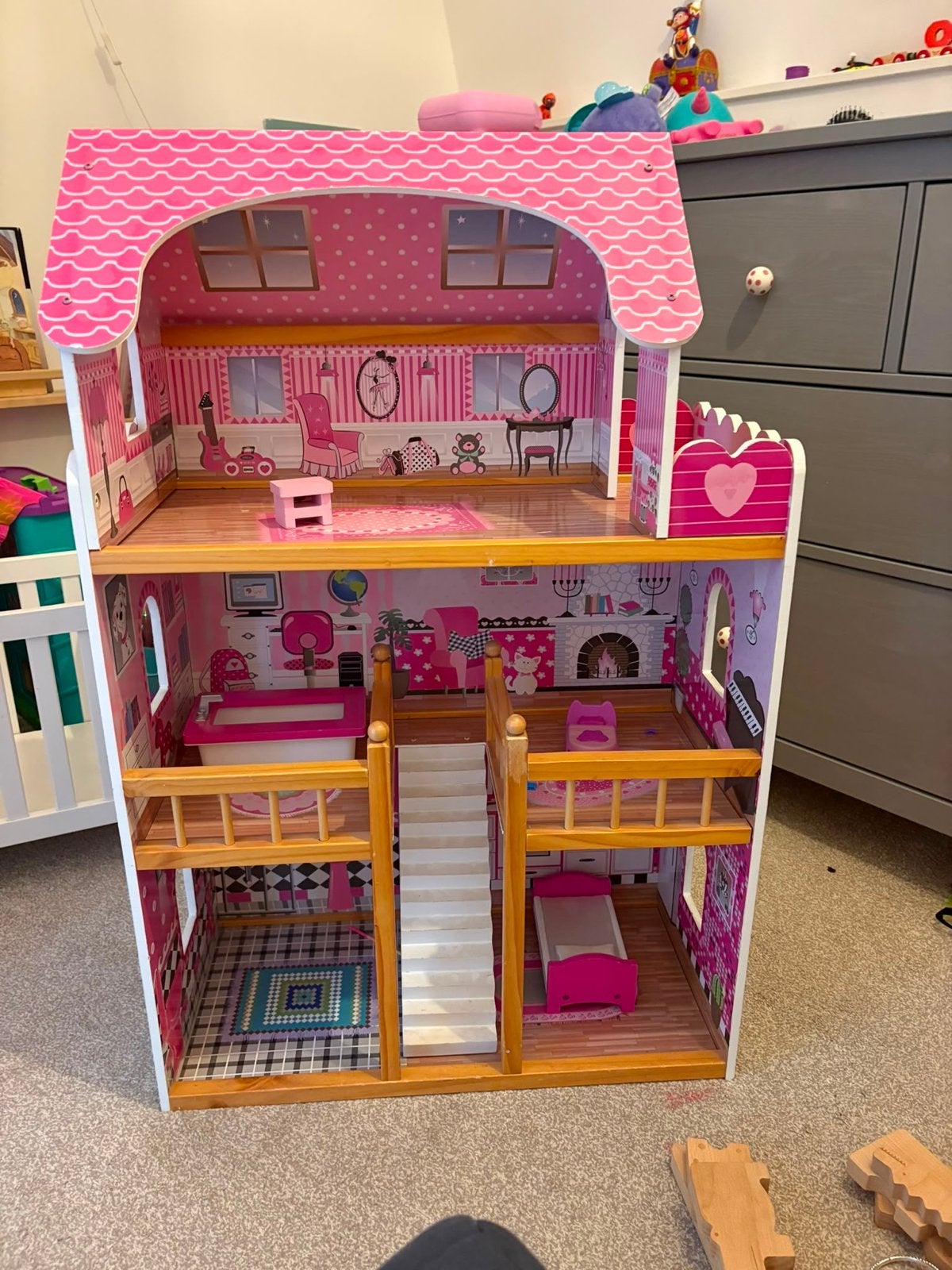 Groot houten poppenhuis met meubels, Ophalen, Zo goed als nieuw, Poppenhuis