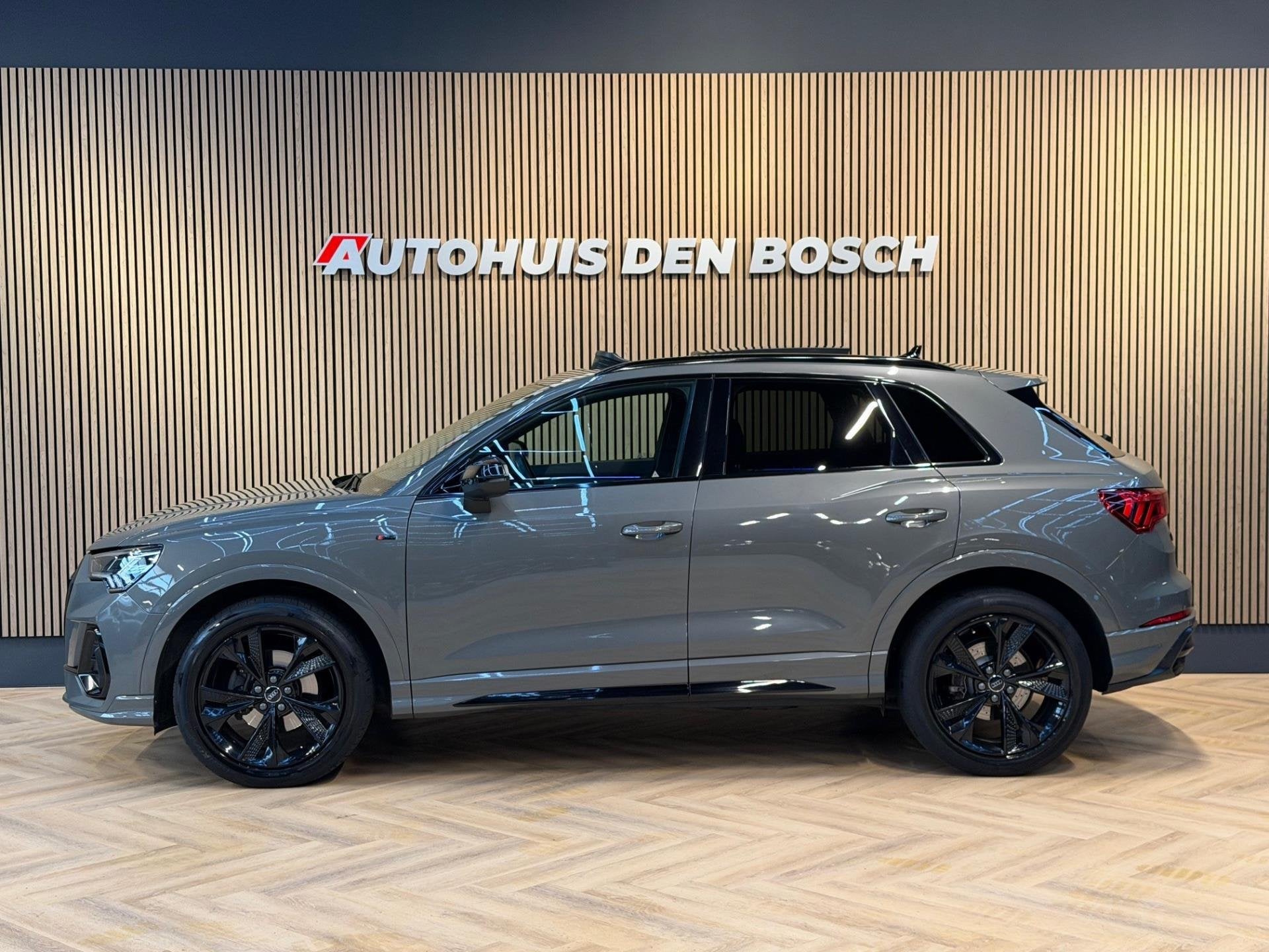 Audi Q3 35 TFSI S Line |Pano|Ambiance|trekhaak|Keyles|Cam, Auto's, Audi, 4 cilinders, 150 pk, 1505 kg, Leder en Stof