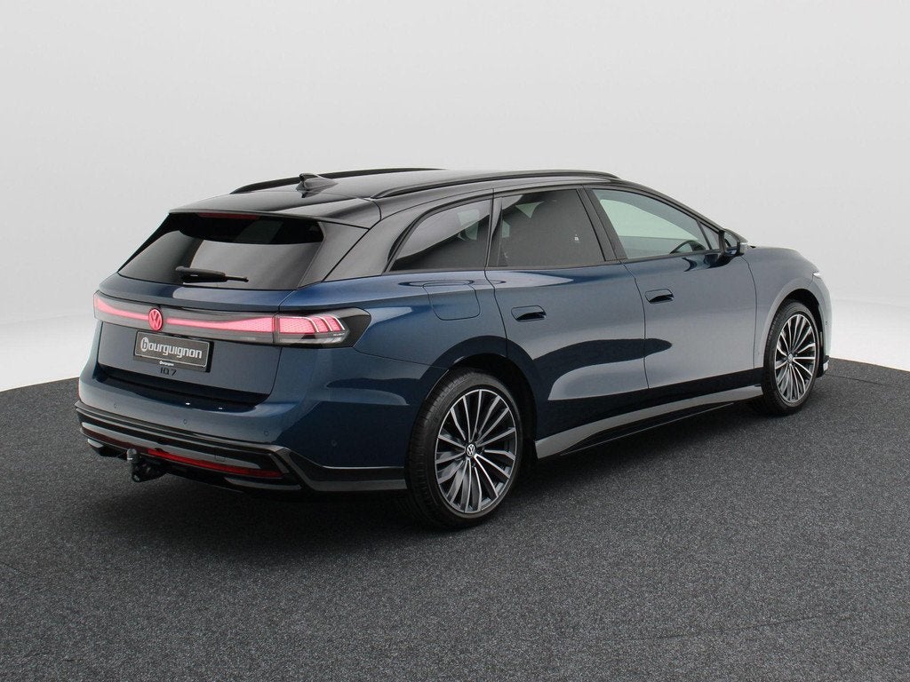 Volkswagen ID.7 Limited Edition Plus 59 kWh 204 PK | Trekhaa, Auto's, Volkswagen, Achterwielaandrijving, Zwart, Blauw, 1972 kg