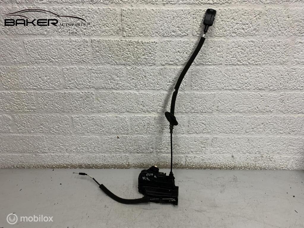 Portierslot Renault Clio IV ('12-'19) 825002104R, Gebruikt, Renault, Ophalen of Verzenden