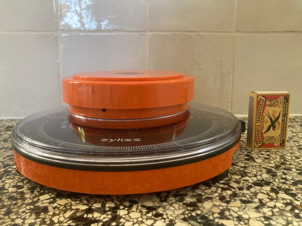 Vintage oranje platte ronde keukenweegschaal Zyliss Zylizz, Huis en Inrichting, Keuken | Keukenbenodigdheden, Overige typen, Kunststof
