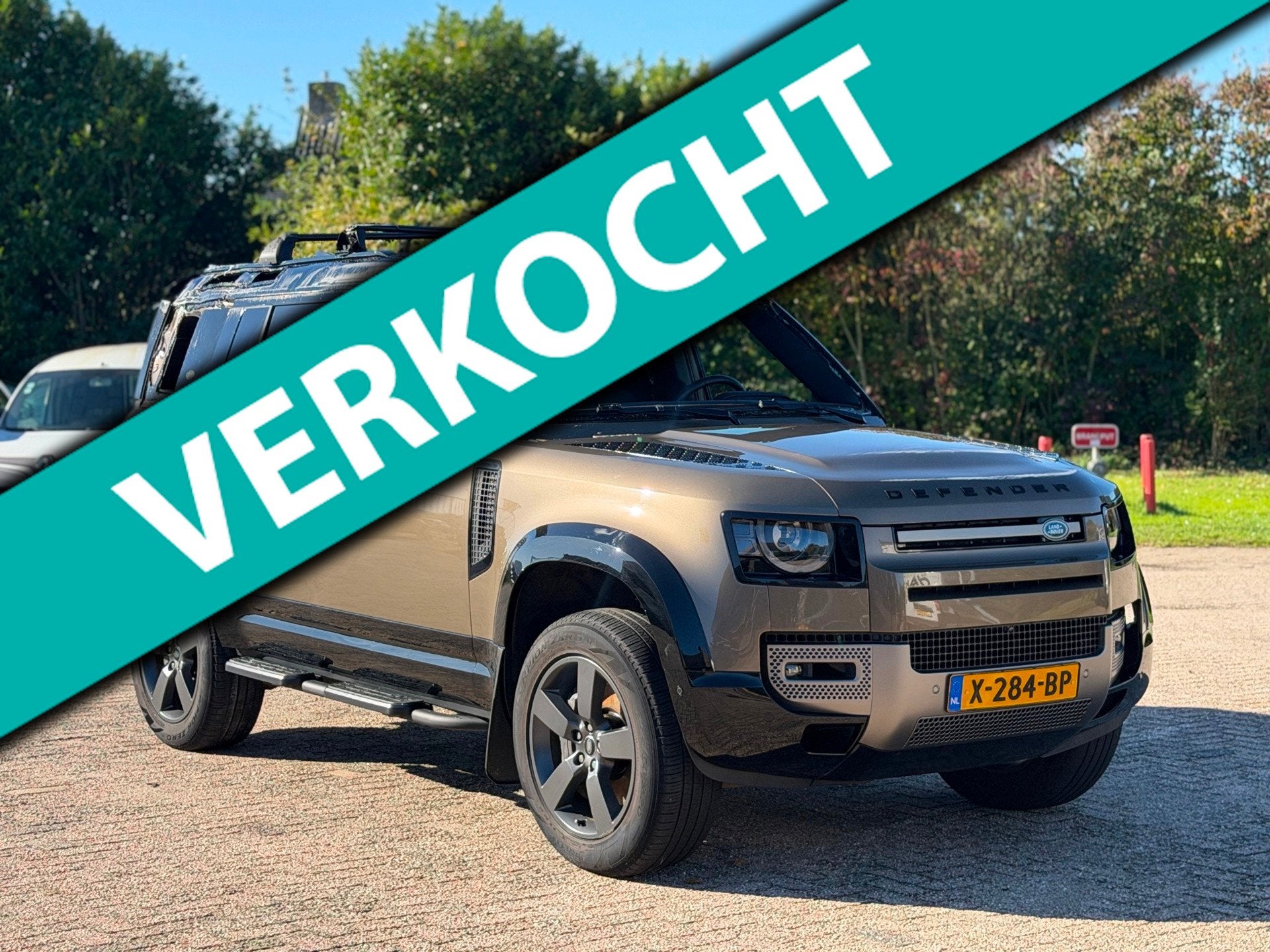 Land Rover Defender 110 2.0 P400e 110 X-Dynamic HSE NAP!, Auto diversen, Automaat, Land Rover, Bruin, Hybride Elektrisch/Benzine
