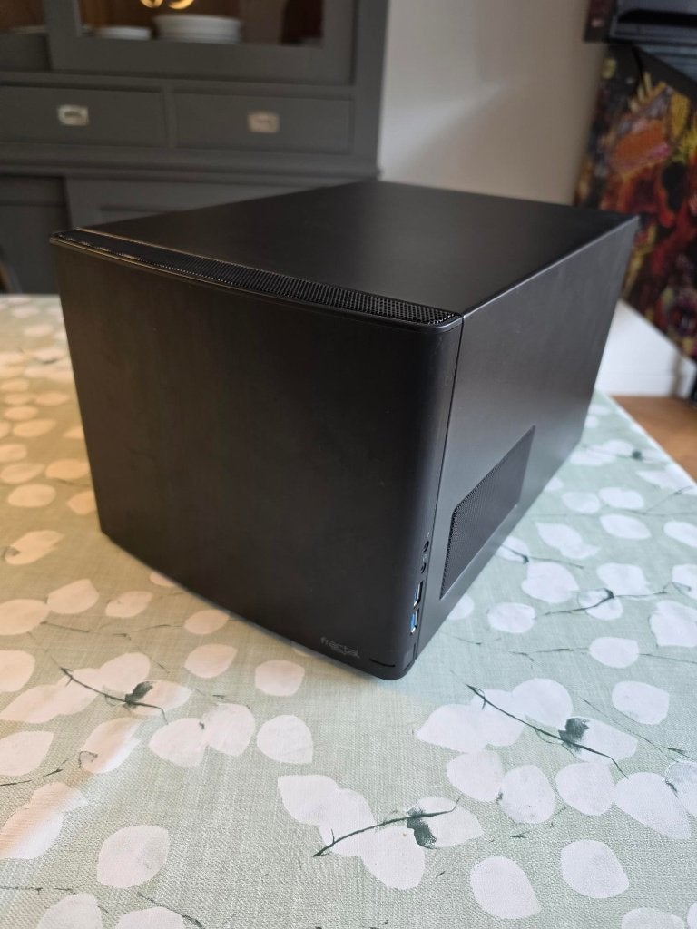 Fractal Node 304 Home Server / NAS – Xeon E3, 16GB ECC, SSD, Computers en Software, Servers, Ophalen, 3 tot 4 Ghz, 16 GB, Gebruikt