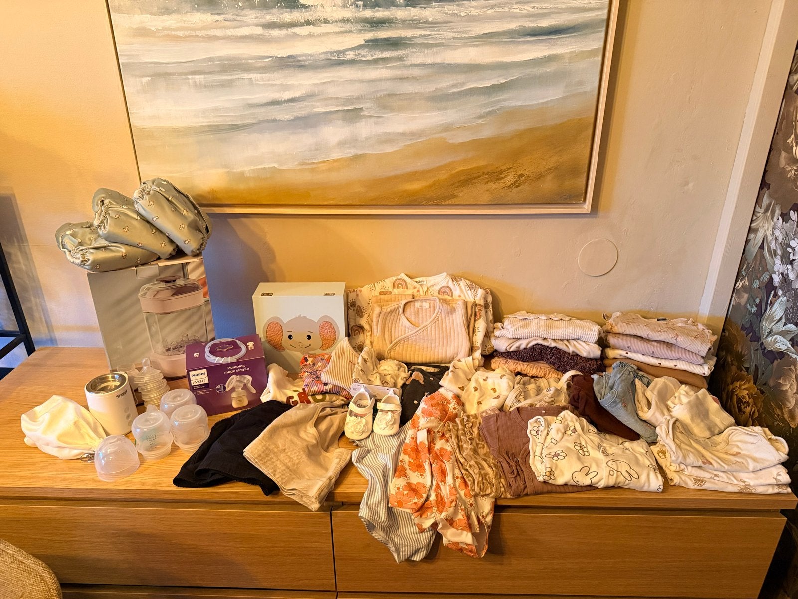Grote kledingbundel en babybenodigdheden, Ophalen, Gebruikt, Meisje